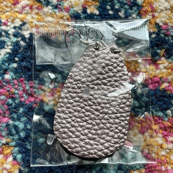 Metallic Leather Teardrop Earrings NIP set of 4 - Picture 5 of 5